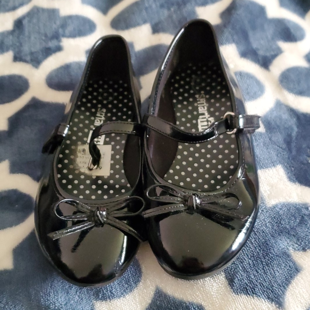 Girls shoes